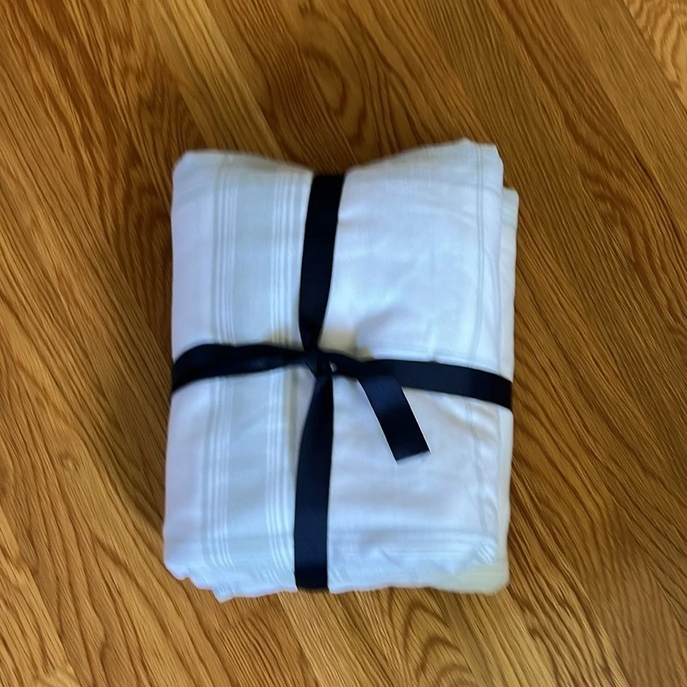 Boll & Branch Organic Flannel Top Sheet Size Queen NEW with 1 sham pillowcase